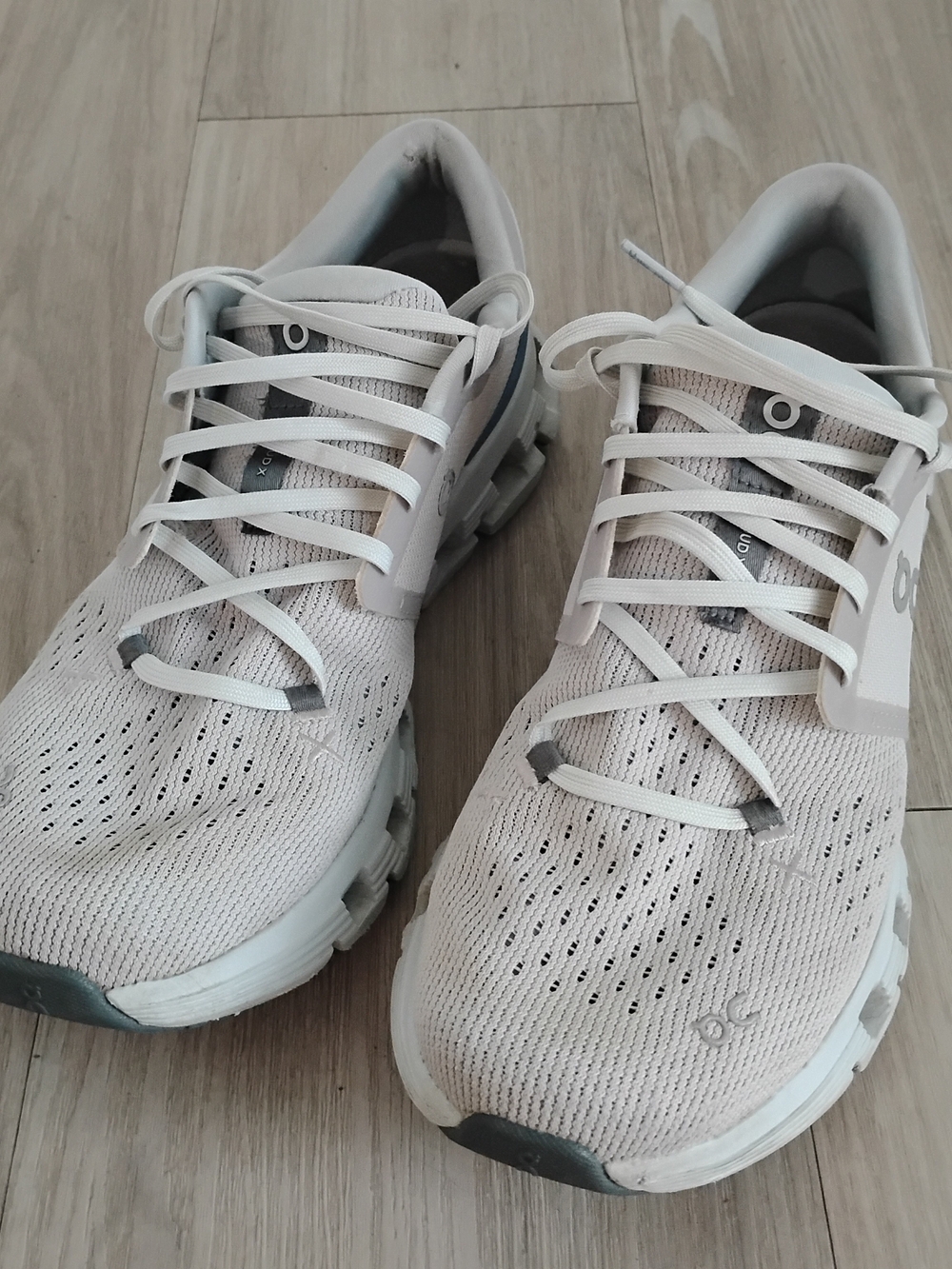 On Women’s size 9 Cloudx4 Running Sneakers in Silver/Chambray